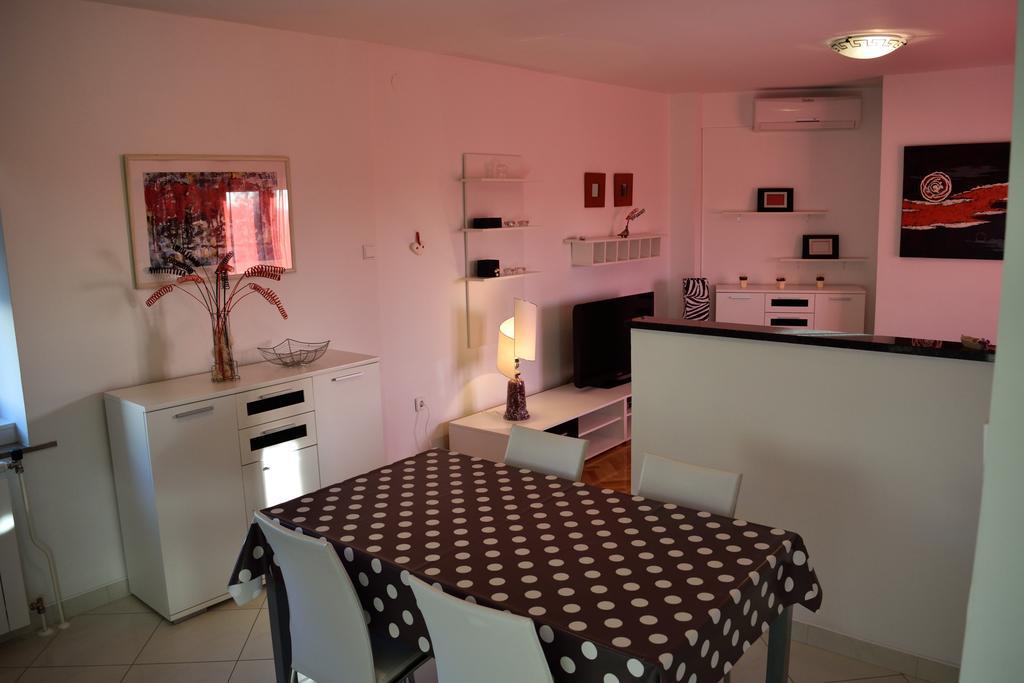 Aurelia Apartment Liznjan Bagian luar foto